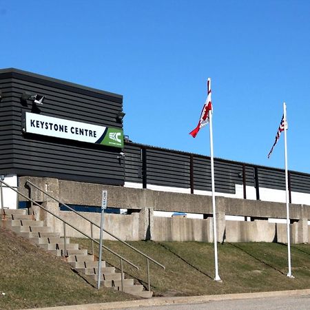 Holiday Inn Express & Suites - Brandon By Ihg Bagian luar foto