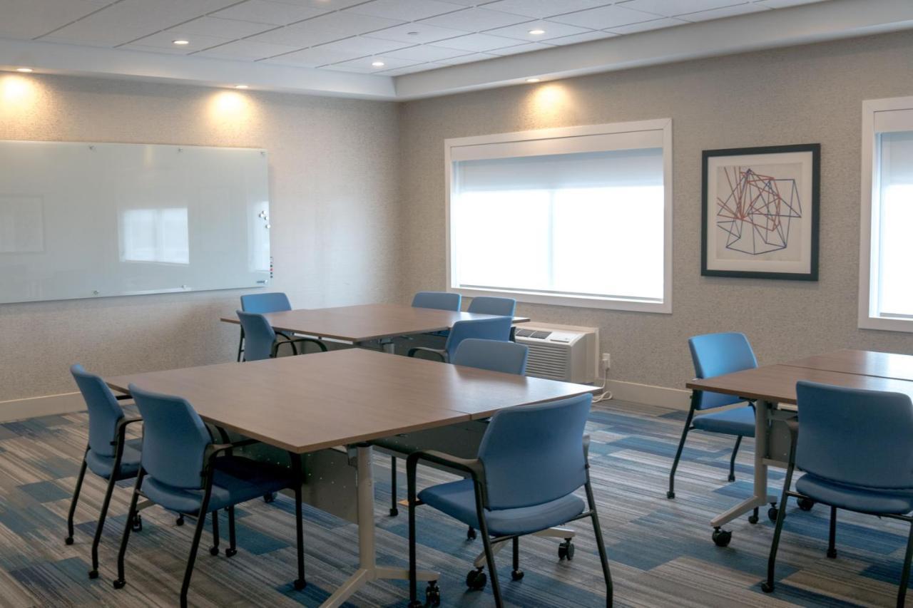 Holiday Inn Express & Suites - Brandon By Ihg Bagian luar foto