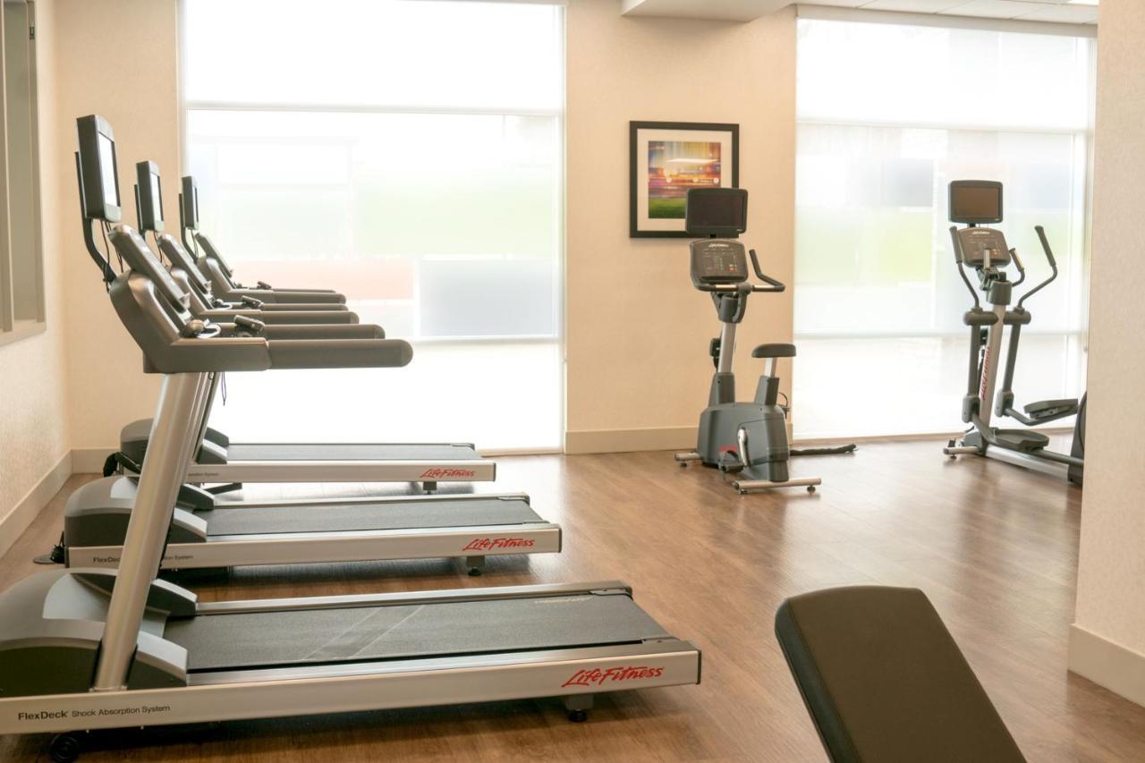 Holiday Inn Express & Suites - Brandon By Ihg Bagian luar foto