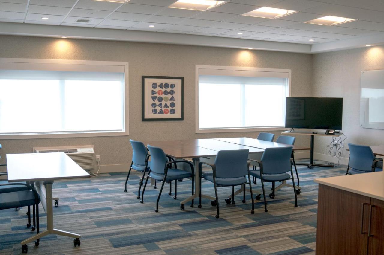 Holiday Inn Express & Suites - Brandon By Ihg Bagian luar foto