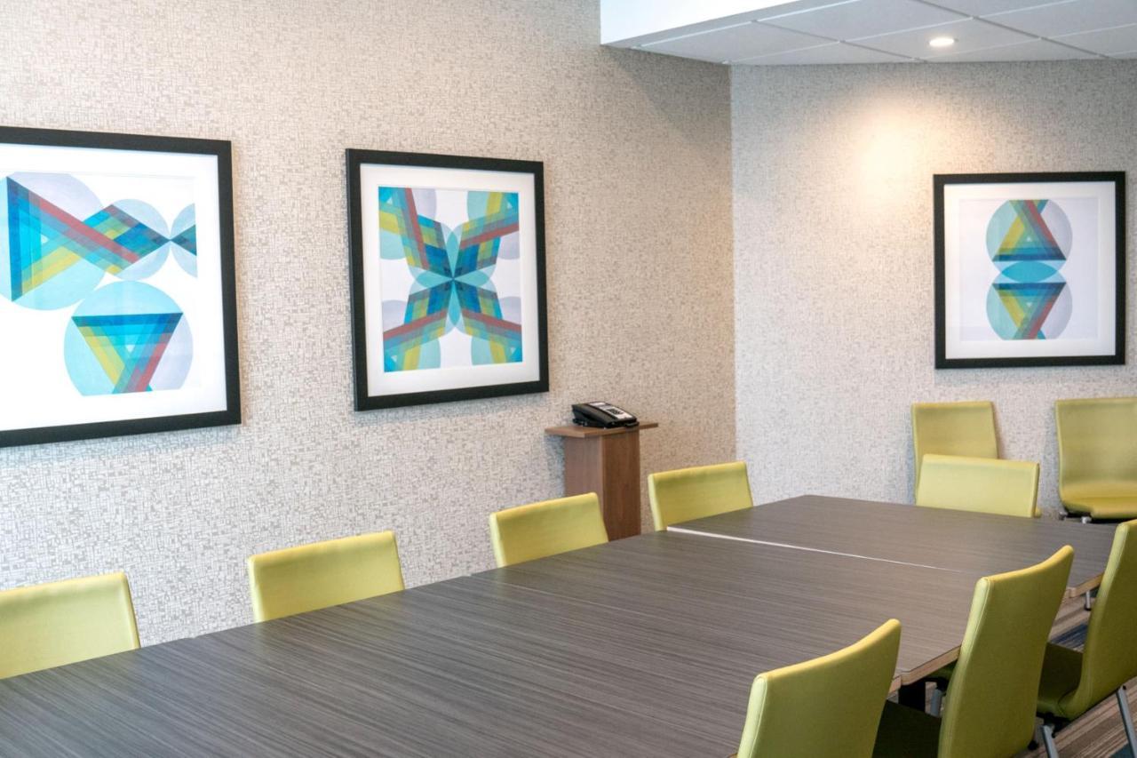 Holiday Inn Express & Suites - Brandon By Ihg Bagian luar foto