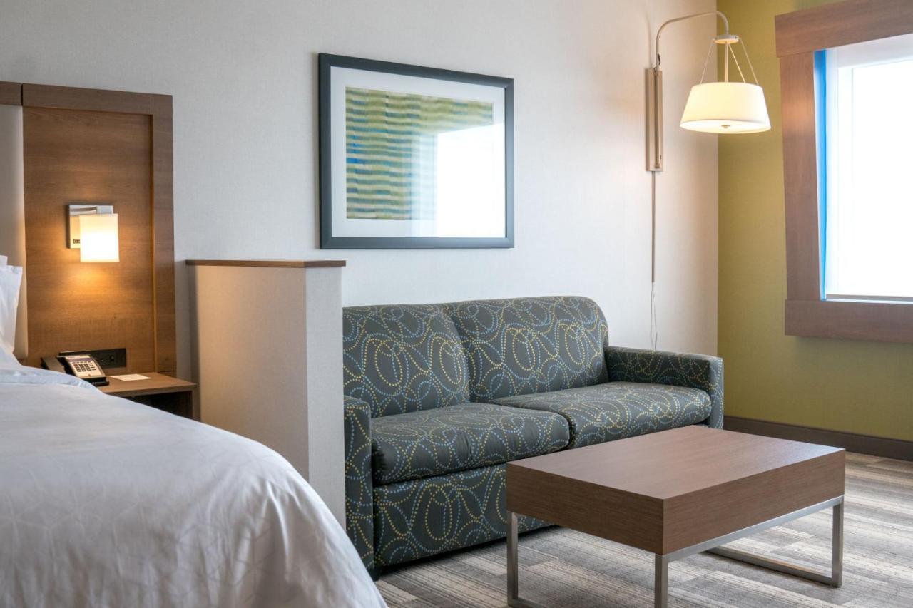Holiday Inn Express & Suites - Brandon By Ihg Bagian luar foto