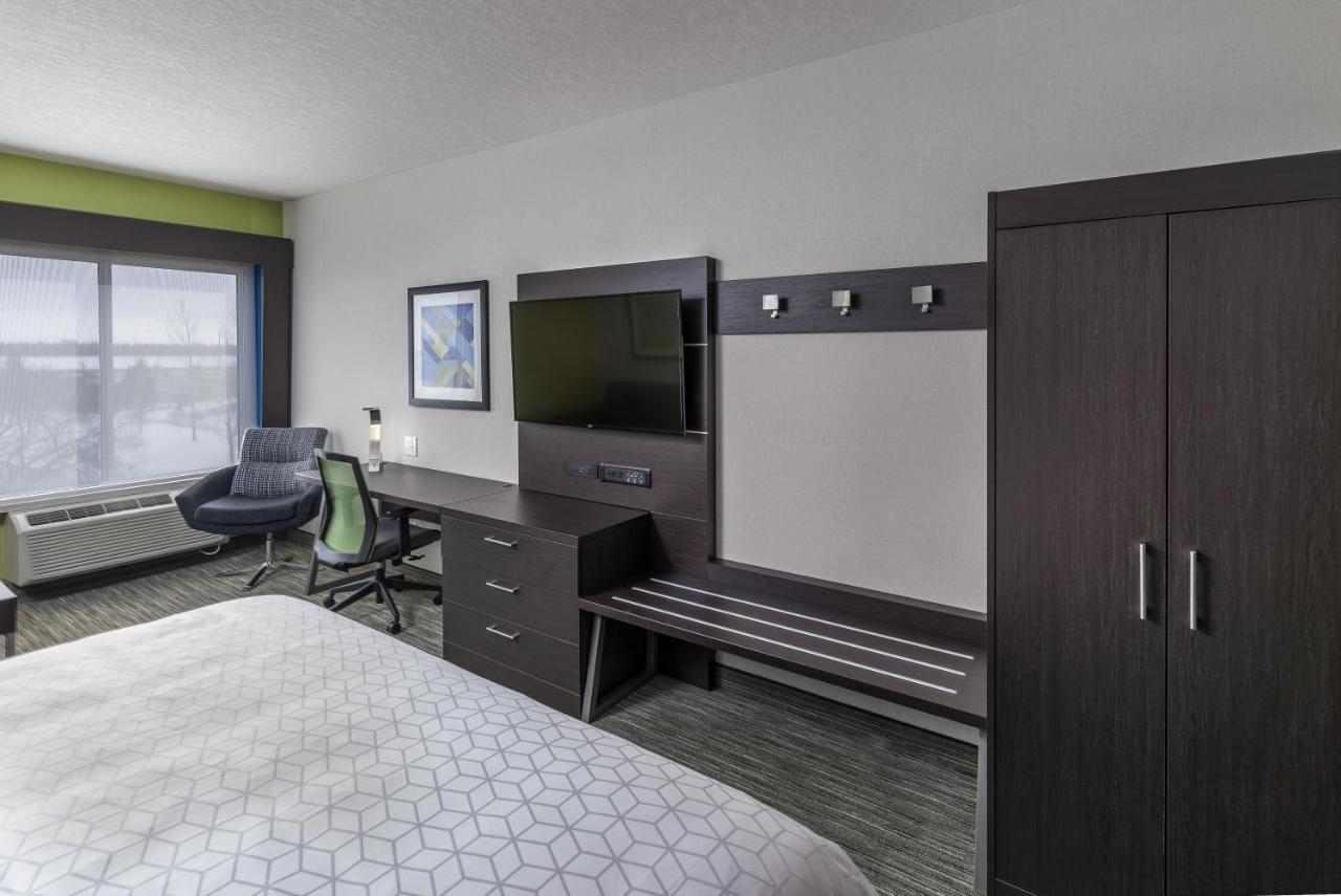 Holiday Inn Express & Suites - Brandon By Ihg Bagian luar foto