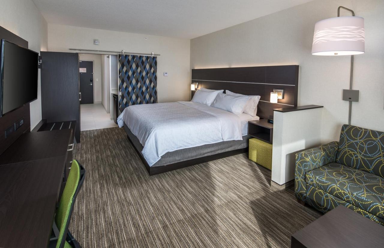 Holiday Inn Express & Suites - Brandon By Ihg Bagian luar foto
