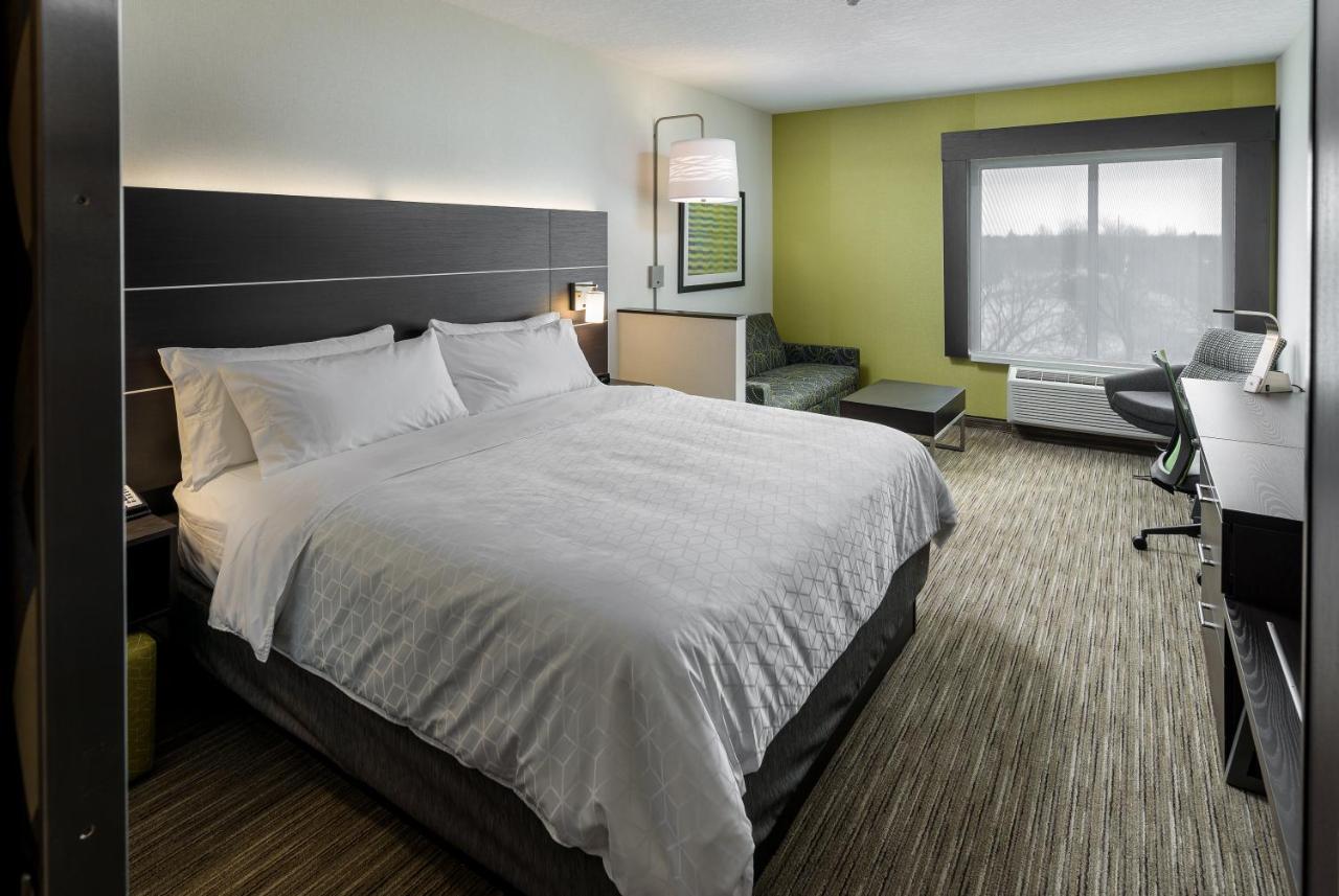 Holiday Inn Express & Suites - Brandon By Ihg Bagian luar foto