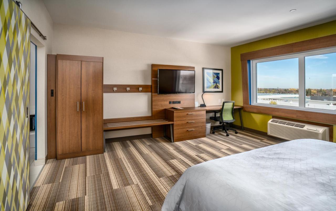 Holiday Inn Express & Suites - Brandon By Ihg Bagian luar foto