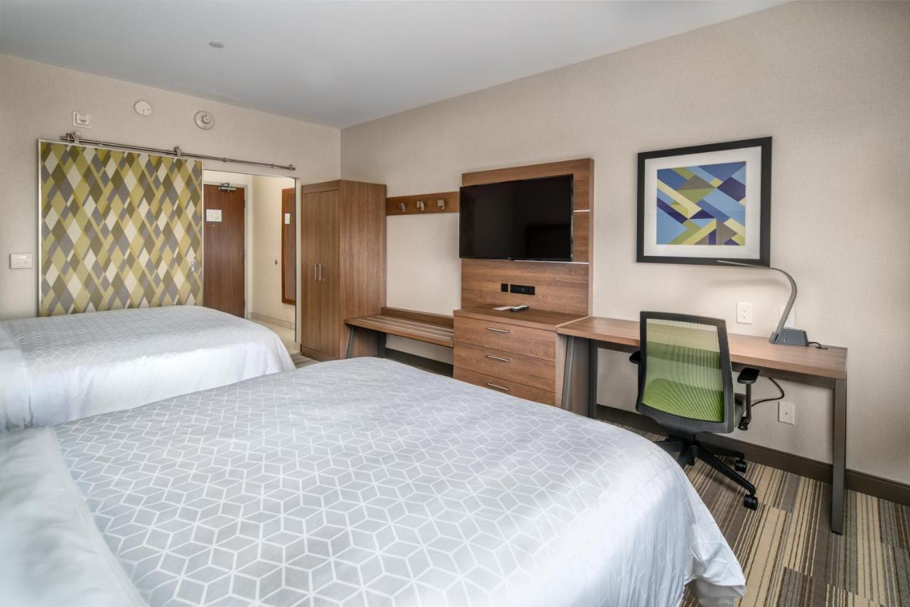 Holiday Inn Express & Suites - Brandon By Ihg Bagian luar foto