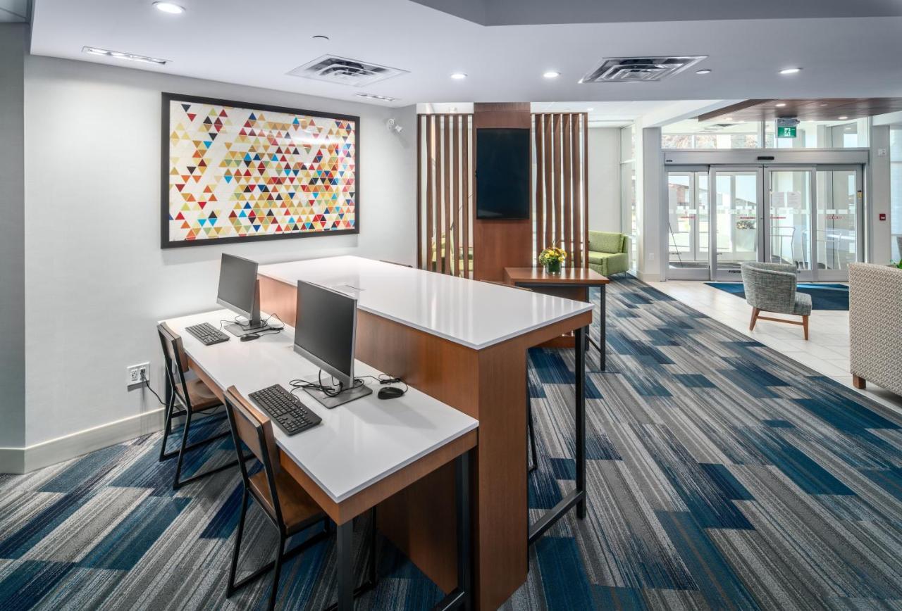Holiday Inn Express & Suites - Brandon By Ihg Bagian luar foto