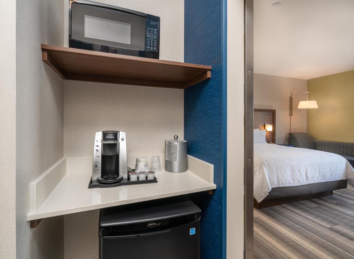Holiday Inn Express & Suites - Brandon By Ihg Bagian luar foto