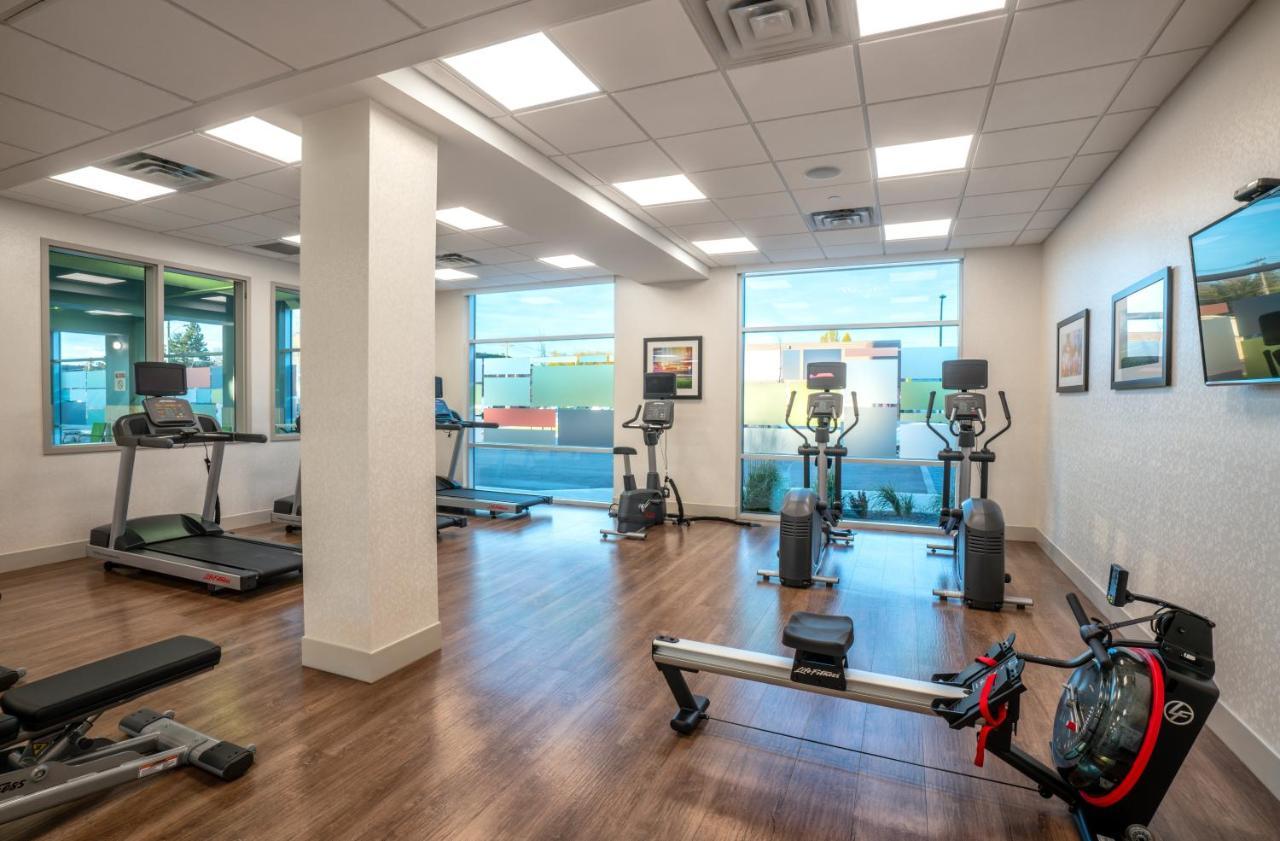 Holiday Inn Express & Suites - Brandon By Ihg Bagian luar foto