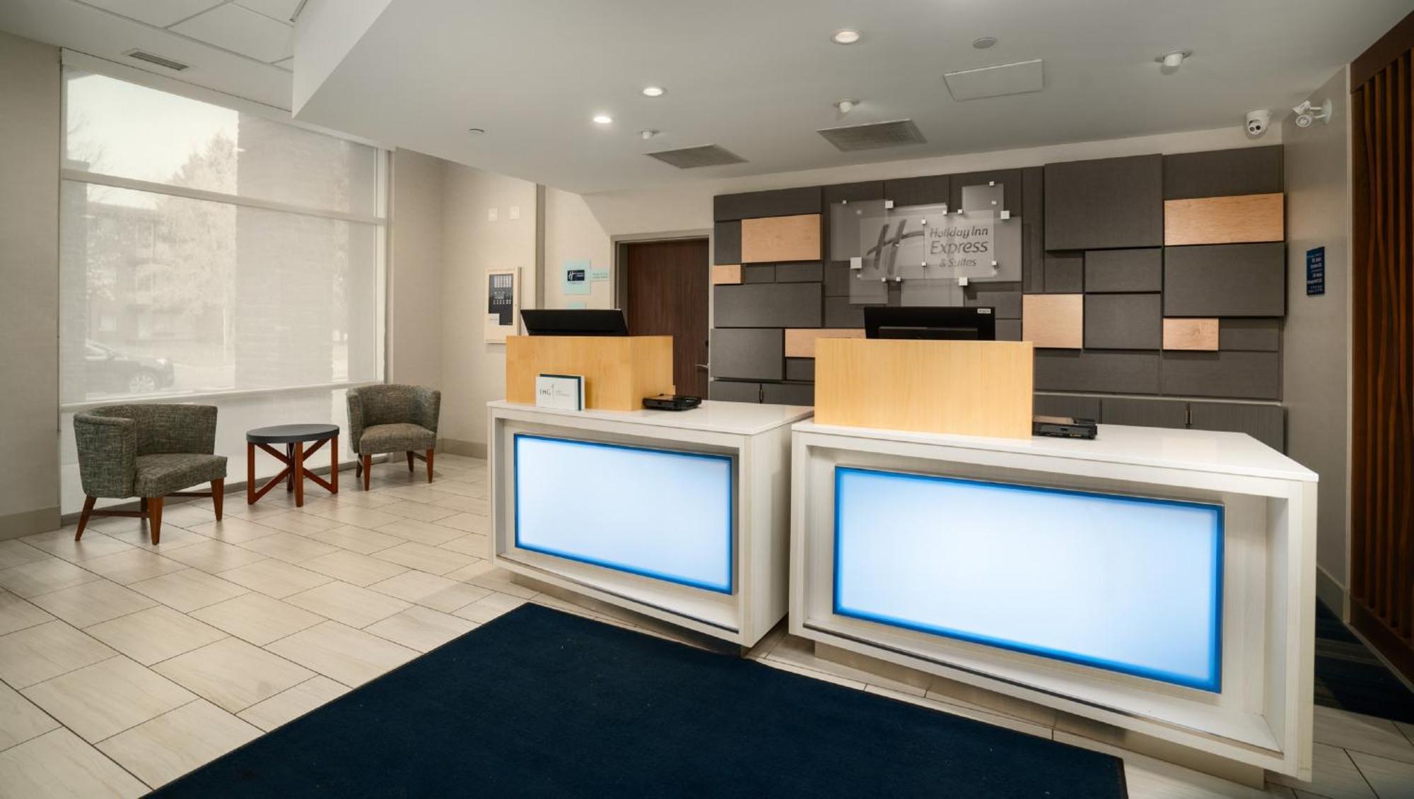 Holiday Inn Express & Suites - Brandon By Ihg Bagian luar foto