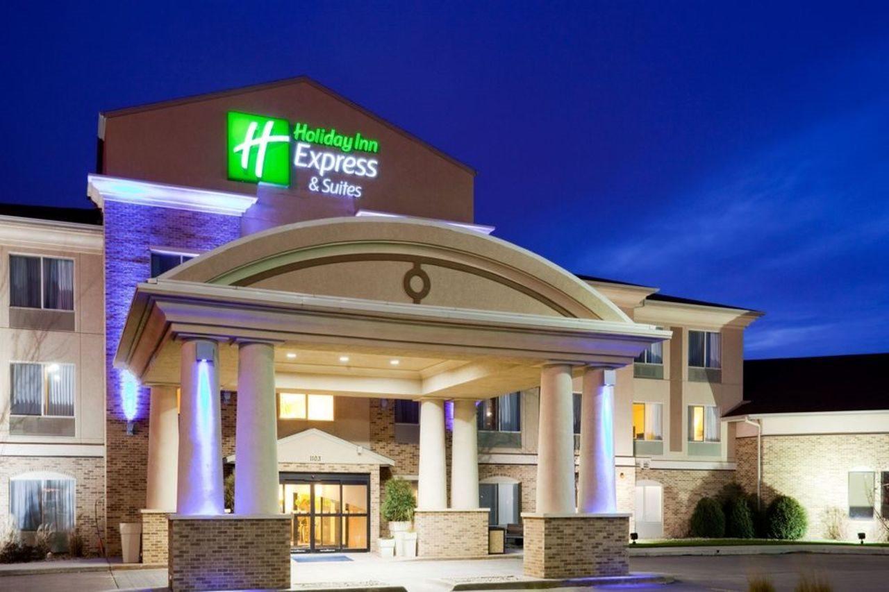 Holiday Inn Express & Suites - Brandon By Ihg Bagian luar foto