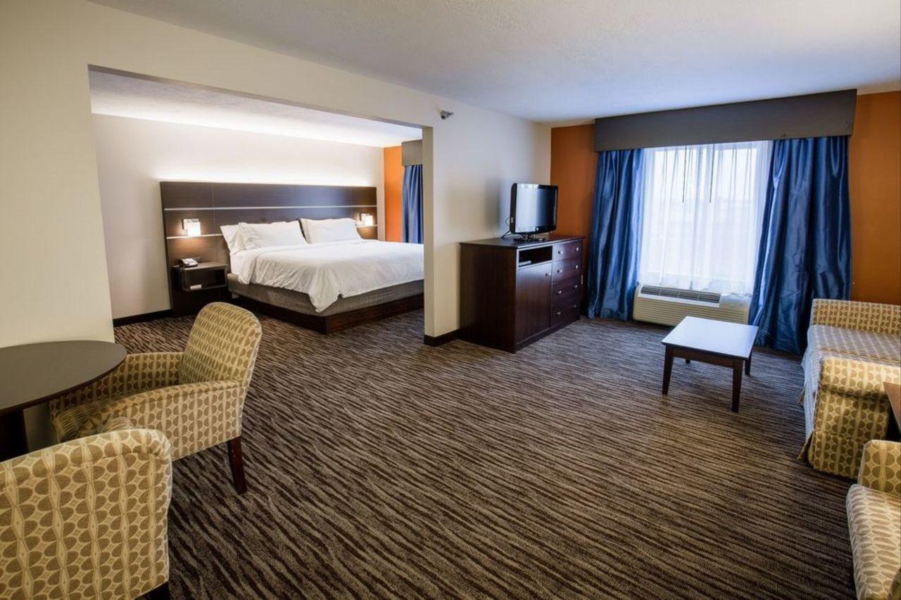 Holiday Inn Express & Suites - Brandon By Ihg Bagian luar foto